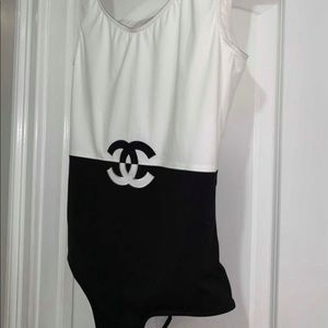 Black and white swimsuit, nwt